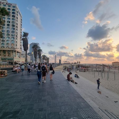 Private Rooms Near The Beach Center Tel Aviv Exteriör bild