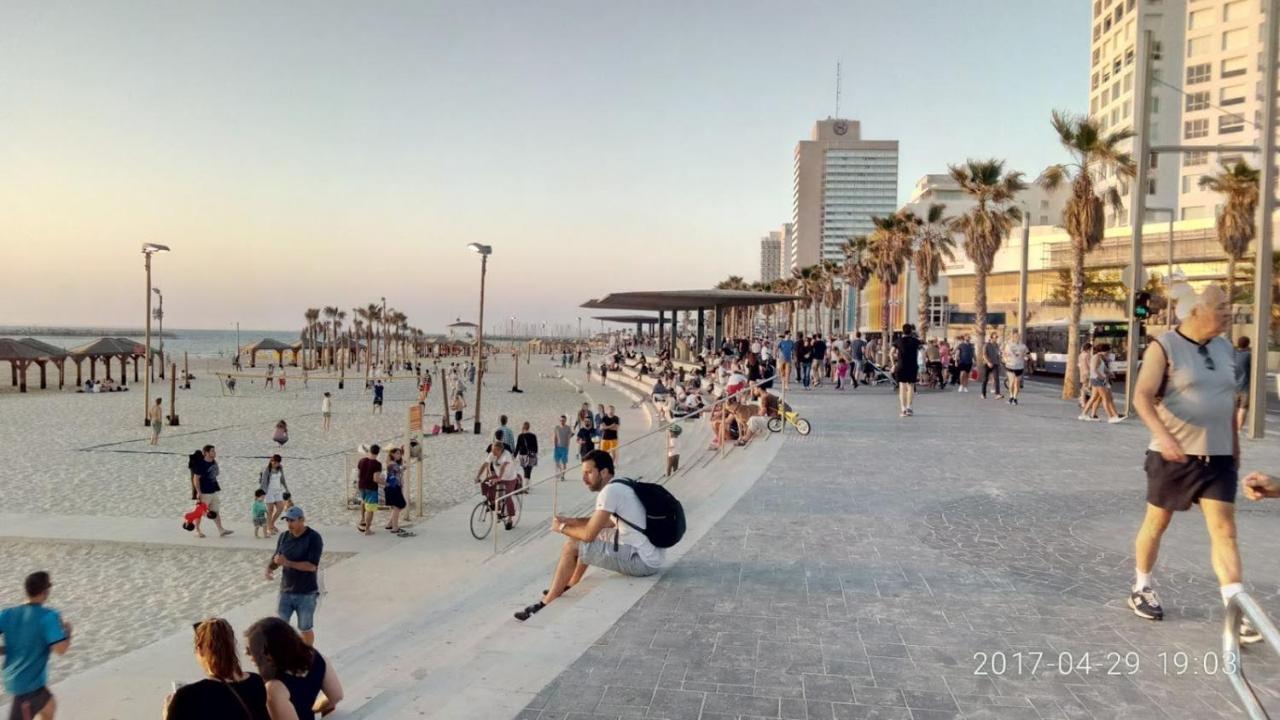 Private Rooms Near The Beach Center Tel Aviv Exteriör bild