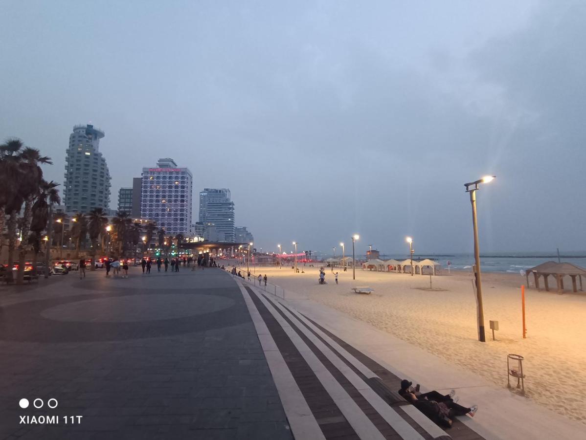 Private Rooms Near The Beach Center Tel Aviv Exteriör bild